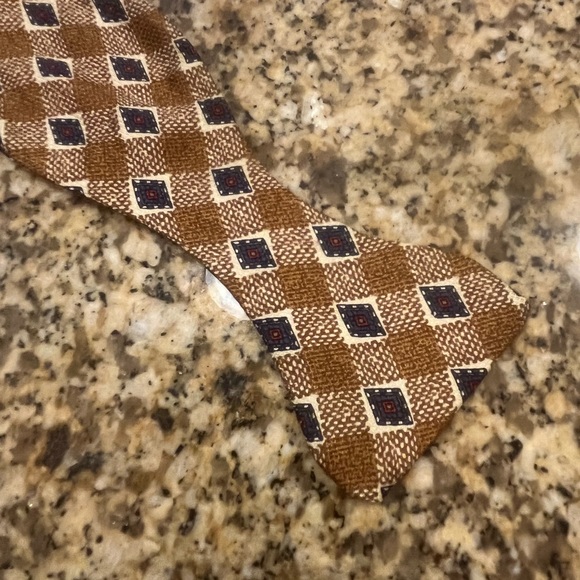 Carrot & Gibbs 80’s Tan Ivory Geometric Handmade Silk Bow Tie Boulder Co - Picture 4 of 5